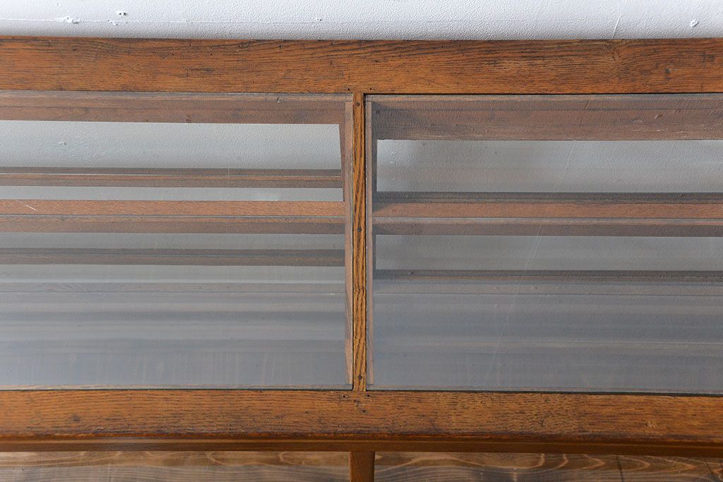 レトロ家具　アンティーク　古いナラ材のレトロでおしゃれなガラスケース(ショーケース)