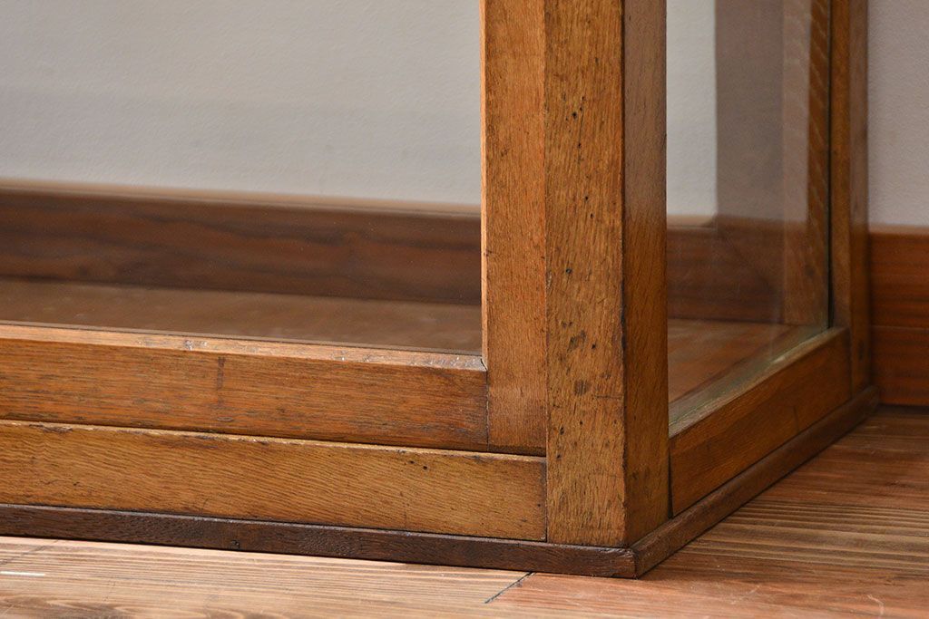 レトロ家具　アンティーク　古いナラ材のレトロでおしゃれなガラスケース(ショーケース)