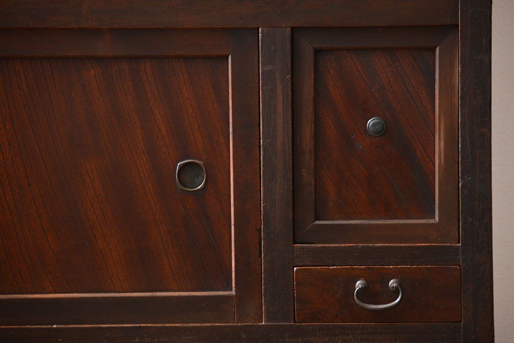 アンティーク家具　和製アンティーク　古い木の味わい深い収納棚