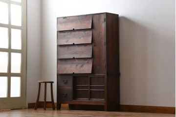 アンティーク家具　和製アンティーク　引き戸・引き出し付き!変わり型木製パタパタ下駄箱