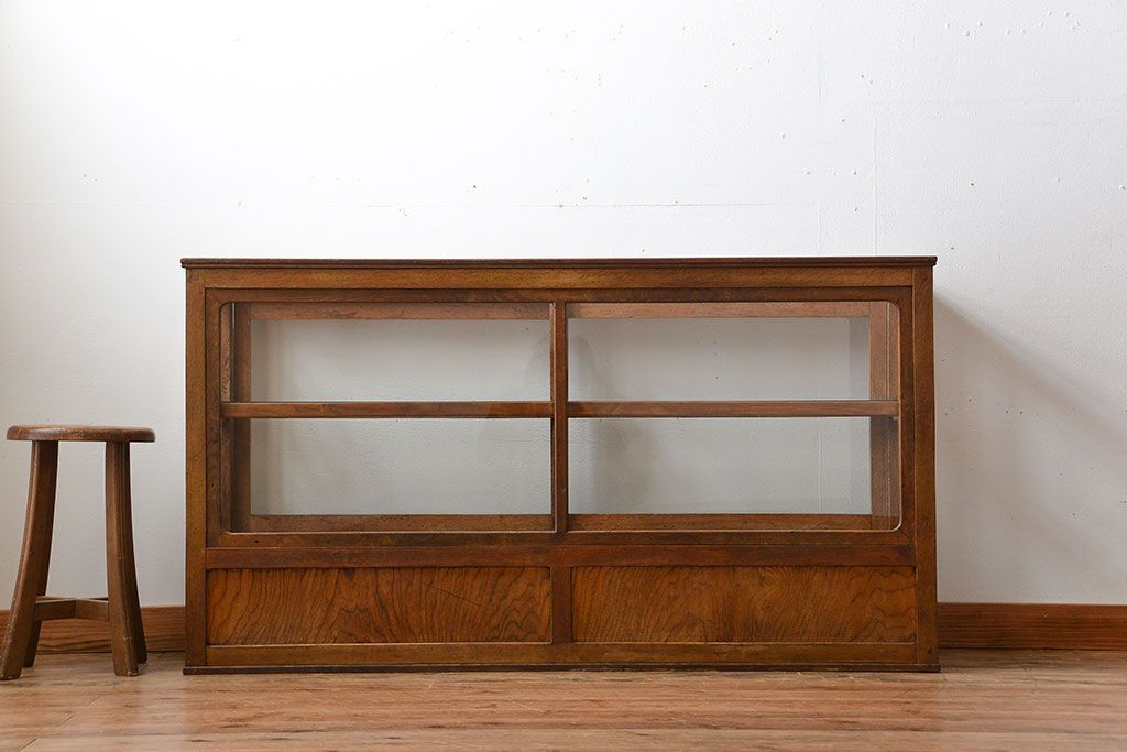 レトロ家具　昭和レトロ　引き出し付き!古い木製の上質なガラスケース(ショーケース)