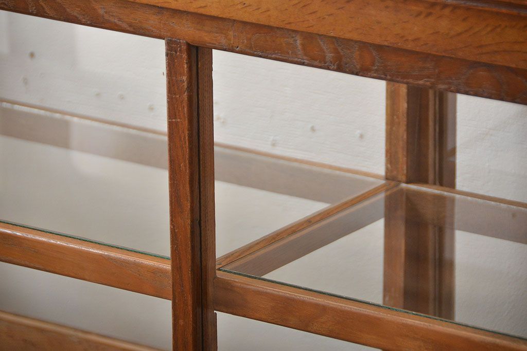 レトロ家具　昭和レトロ　引き出し付き!古い木製の上質なガラスケース(ショーケース)