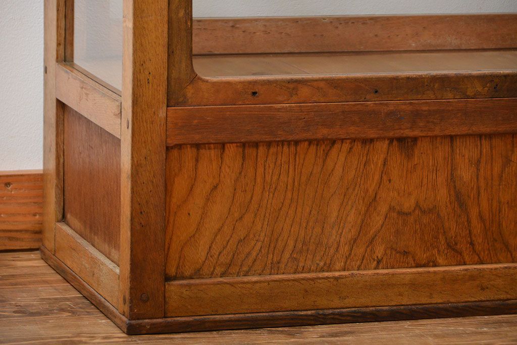 レトロ家具　昭和レトロ　引き出し付き!古い木製の上質なガラスケース(ショーケース)