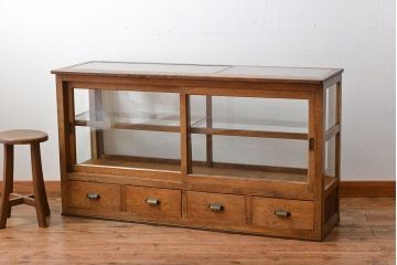 レトロ家具　昭和レトロ　引き出し付き!古い木製の上質なガラスケース(ショーケース)