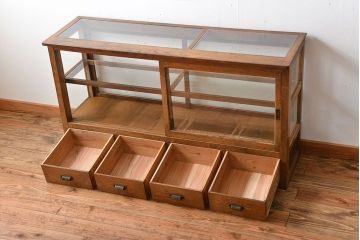 レトロ家具　昭和レトロ　引き出し付き!古い木製の上質なガラスケース(ショーケース)