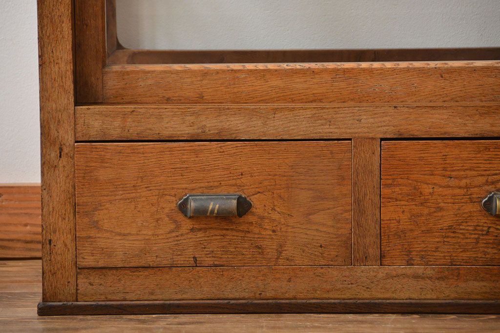 レトロ家具　昭和レトロ　引き出し付き!古い木製の上質なガラスケース(ショーケース)