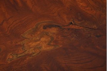 アンティーク雑貨　古民具・骨董　龍の彫刻が美しい古い欅材のサイドテーブル