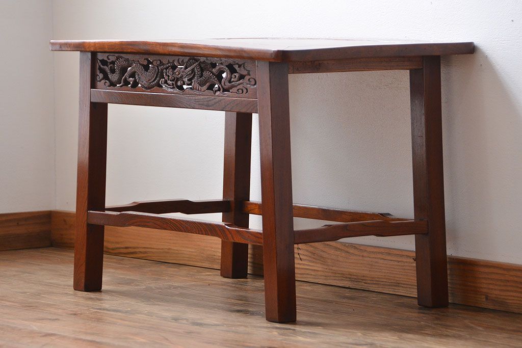 アンティーク雑貨　古民具・骨董　龍の彫刻が美しい古い欅材のサイドテーブル