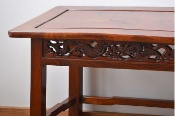 アンティーク雑貨　古民具・骨董　龍の彫刻が美しい古い欅材のサイドテーブル