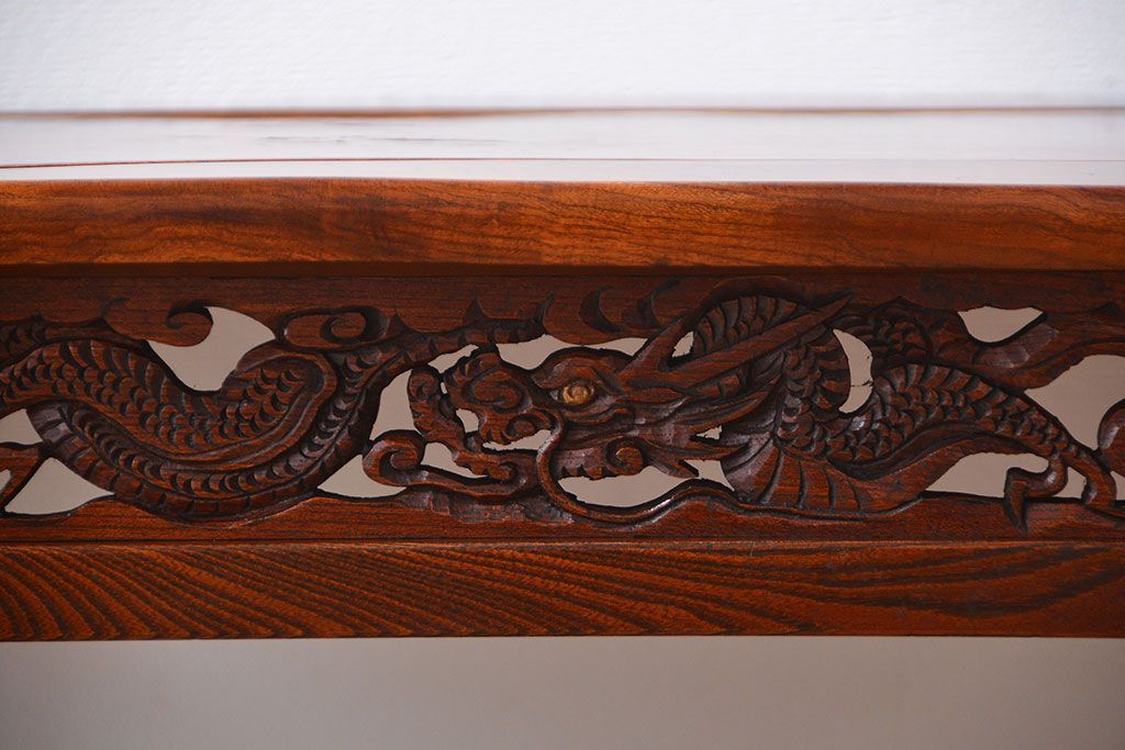 アンティーク雑貨　古民具・骨董　龍の彫刻が美しい古い欅材のサイドテーブル