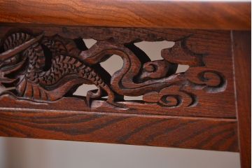 アンティーク雑貨　古民具・骨董　龍の彫刻が美しい古い欅材のサイドテーブル