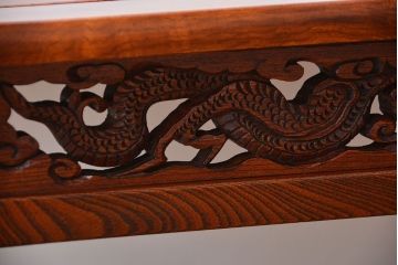 アンティーク雑貨　古民具・骨董　龍の彫刻が美しい古い欅材のサイドテーブル