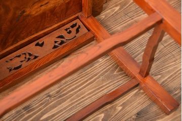 アンティーク雑貨　古民具・骨董　龍の彫刻が美しい古い欅材のサイドテーブル