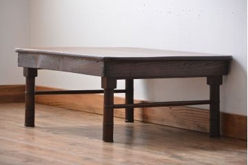 レトロ家具　昭和レトロ　脚のデザインがおしゃれな角ちゃぶ台
