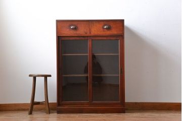 アンティーク家具　和製アンティーク　変わり型ガラス引き戸収納棚