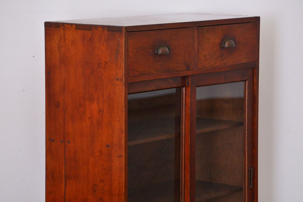 アンティーク家具　和製アンティーク　変わり型ガラス引き戸収納棚