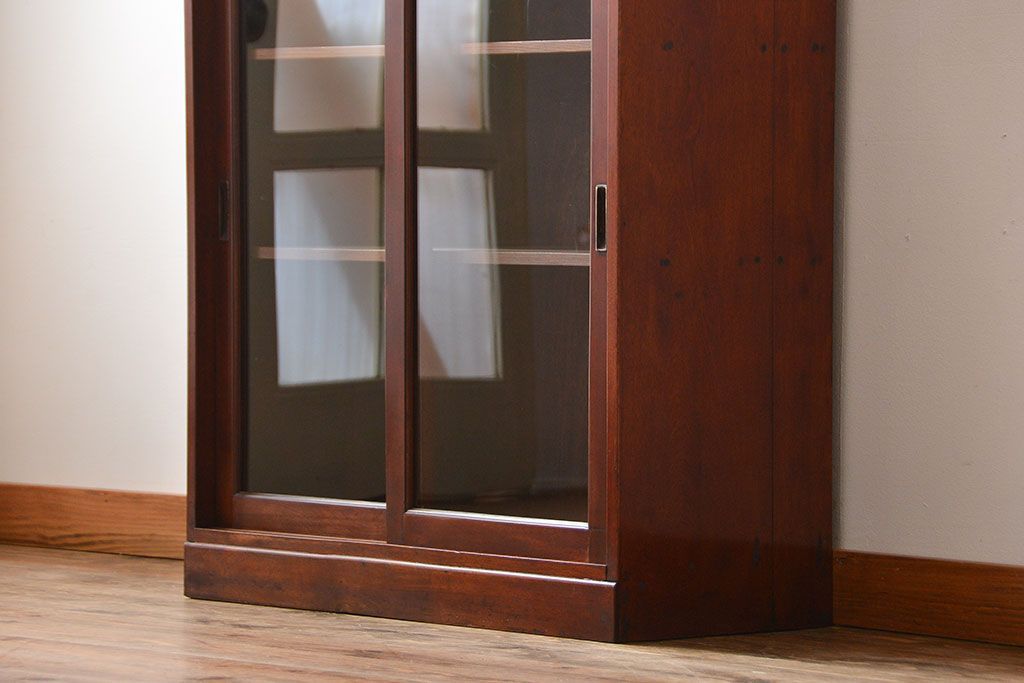 アンティーク家具　和製アンティーク　変わり型ガラス引き戸収納棚