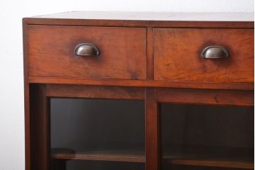 アンティーク家具　和製アンティーク　変わり型ガラス引き戸収納棚