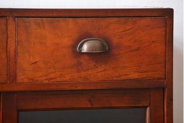 アンティーク家具　和製アンティーク　変わり型ガラス引き戸収納棚