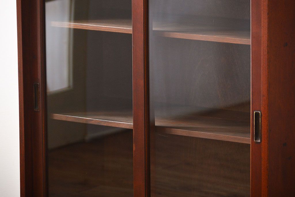 アンティーク家具　和製アンティーク　変わり型ガラス引き戸収納棚