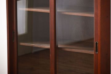 アンティーク家具　和製アンティーク　変わり型ガラス引き戸収納棚