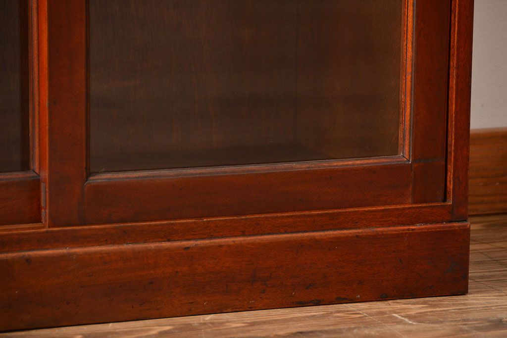 アンティーク家具　和製アンティーク　変わり型ガラス引き戸収納棚