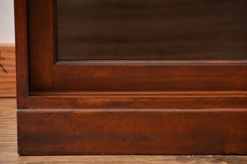 アンティーク家具　和製アンティーク　変わり型ガラス引き戸収納棚