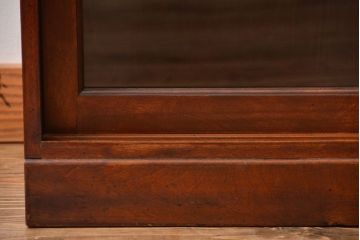 アンティーク家具　和製アンティーク　変わり型ガラス引き戸収納棚