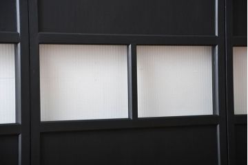 古民具・骨董　モールガラス入り!モダンなブラックペイント帯戸4枚セット(ガラス帯戸)