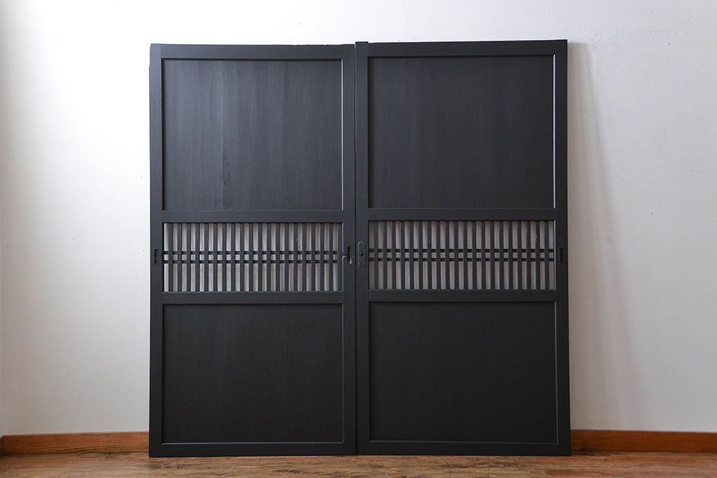 古民具・骨董　モダンなブラックペイント格子帯戸2枚セット