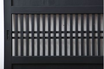 古民具・骨董　モダンなブラックペイント格子帯戸2枚セット