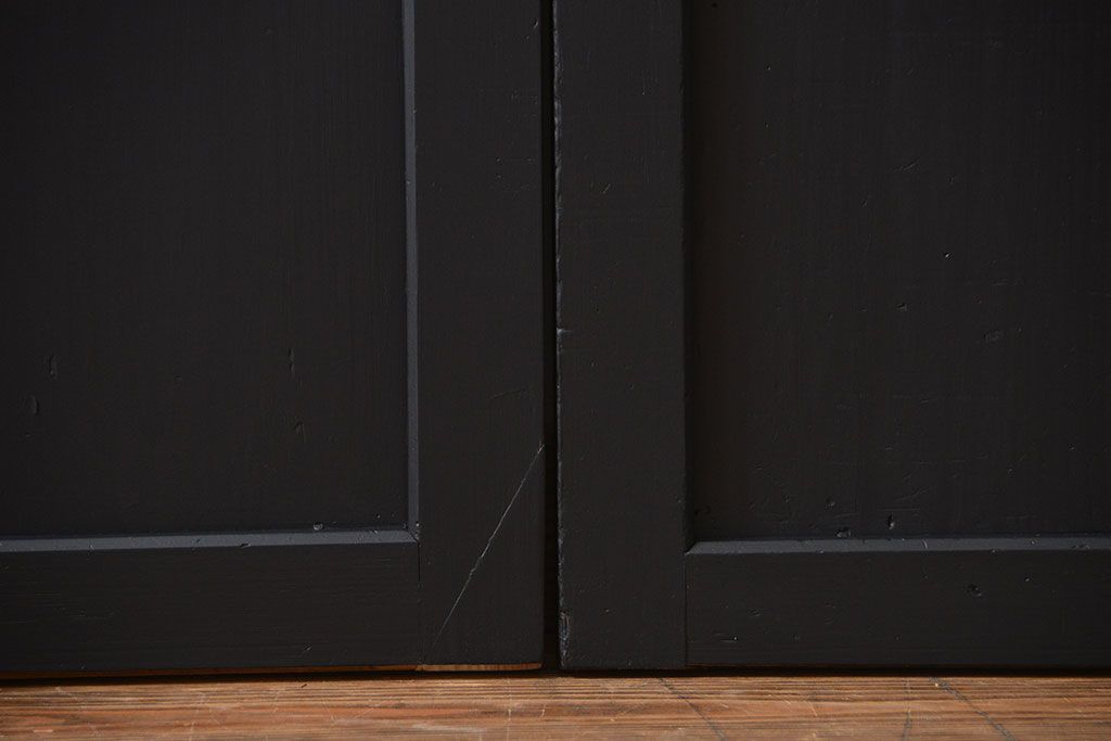 古民具・骨董　モダンなブラックペイント格子帯戸2枚セット