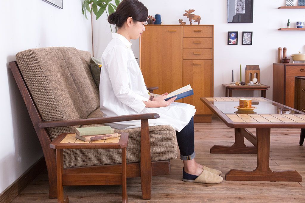 アンティーク家具　アンティーク　シンプルでおしゃれな木製フレームの3人掛けソファ