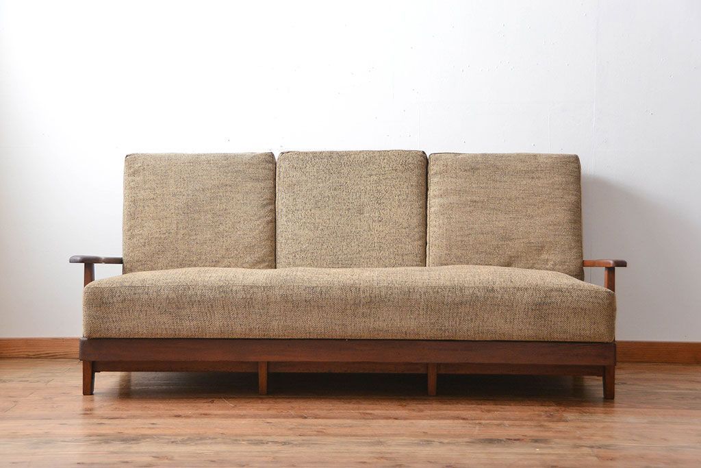 アンティーク家具　アンティーク　シンプルでおしゃれな木製フレームの3人掛けソファ