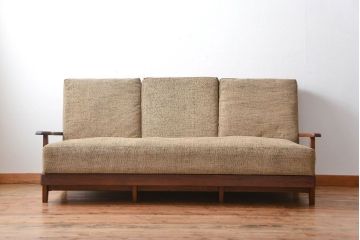 アンティーク家具　アンティーク　シンプルでおしゃれな木製フレームの3人掛けソファ
