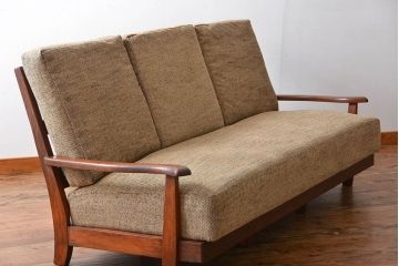 アンティーク家具　アンティーク　シンプルでおしゃれな木製フレームの3人掛けソファ