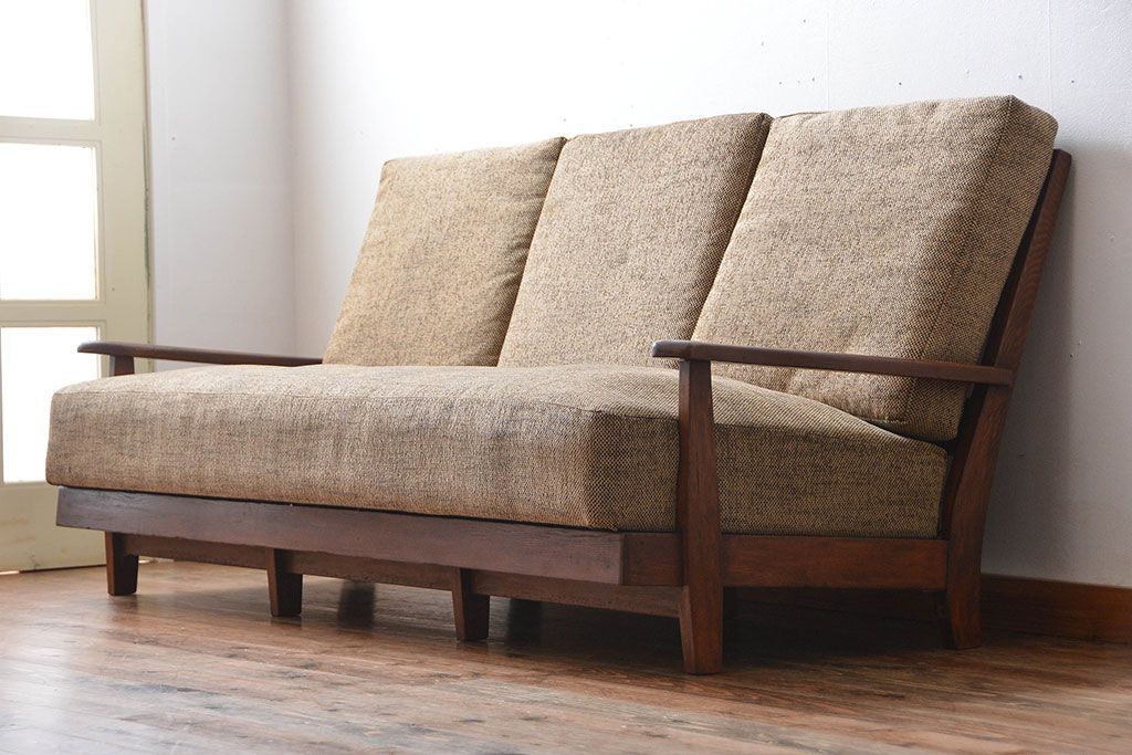 アンティーク家具　アンティーク　シンプルでおしゃれな木製フレームの3人掛けソファ