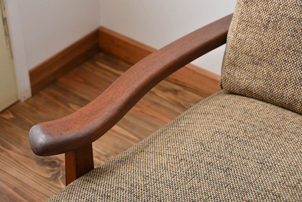 アンティーク家具　アンティーク　シンプルでおしゃれな木製フレームの3人掛けソファ