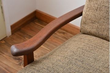 アンティーク家具　アンティーク　シンプルでおしゃれな木製フレームの3人掛けソファ