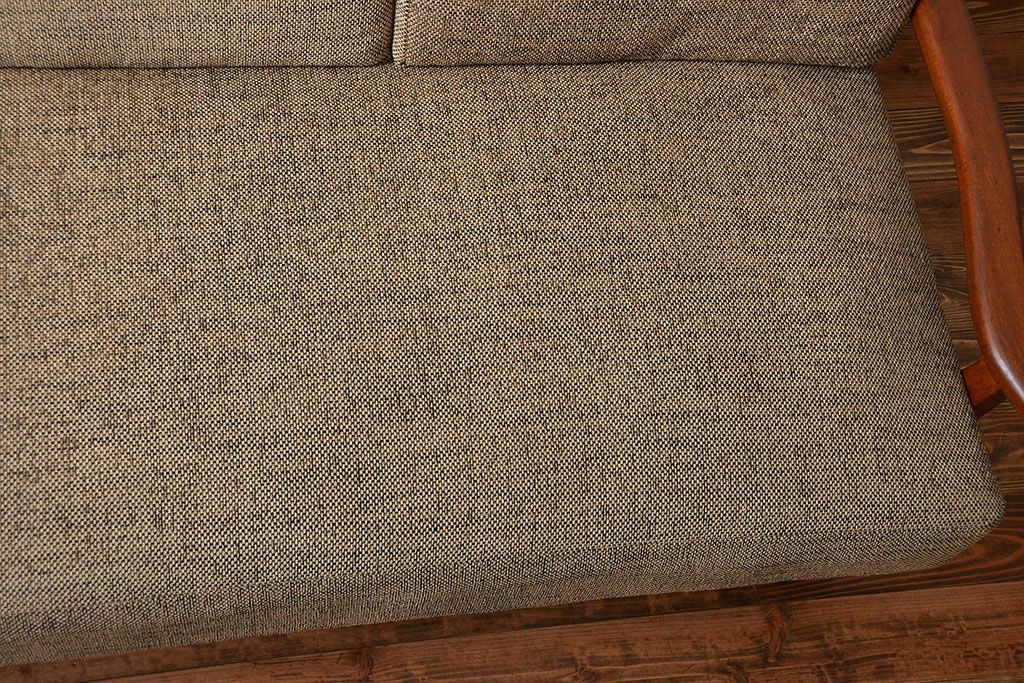 アンティーク家具　アンティーク　シンプルでおしゃれな木製フレームの3人掛けソファ