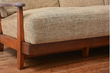 アンティーク家具　アンティーク　シンプルでおしゃれな木製フレームの3人掛けソファ