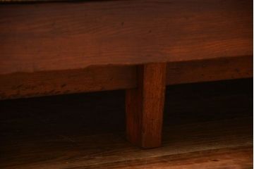 アンティーク家具　アンティーク　シンプルでおしゃれな木製フレームの3人掛けソファ