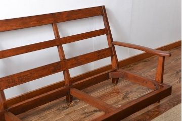 アンティーク家具　アンティーク　シンプルでおしゃれな木製フレームの3人掛けソファ