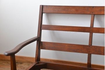 アンティーク家具　アンティーク　シンプルでおしゃれな木製フレームの3人掛けソファ