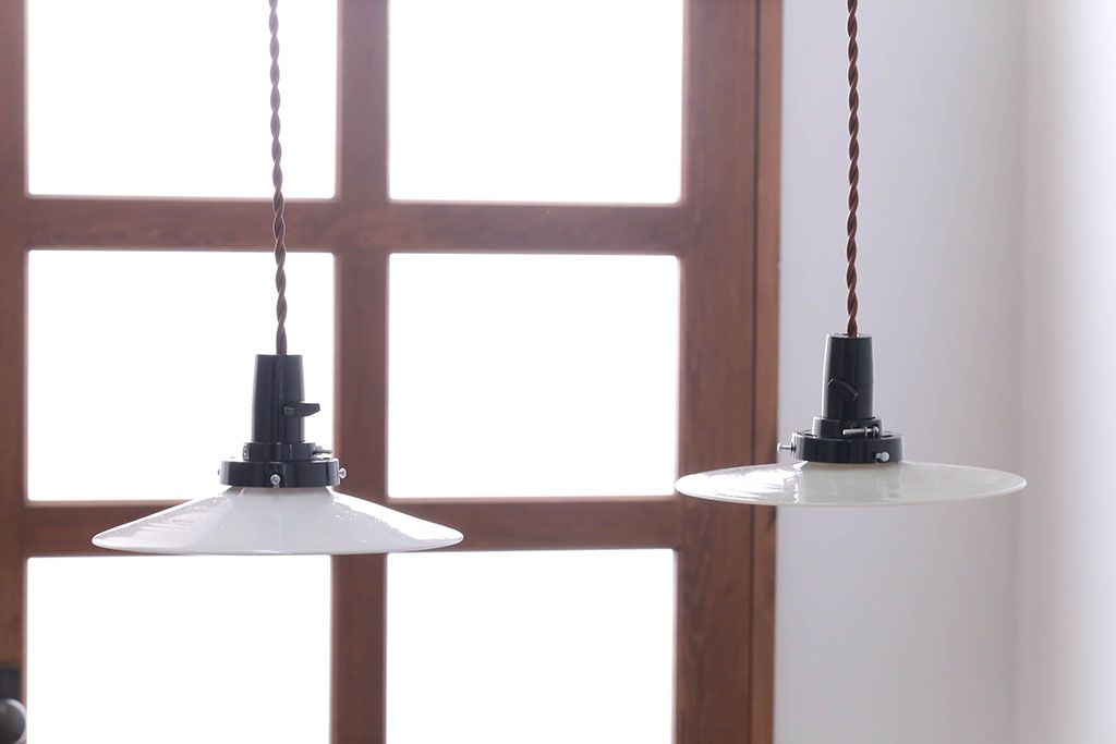 和製アンティーク　昭和レトロな白いガラス平笠照明2個セット(1)