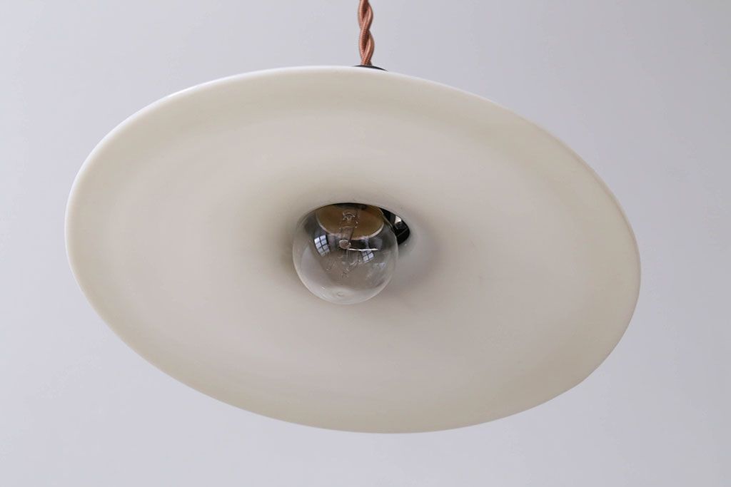 和製アンティーク　昭和レトロな白いガラス平笠照明2個セット(1)