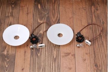 和製アンティーク　昭和レトロな白いガラス平笠照明2個セット(1)