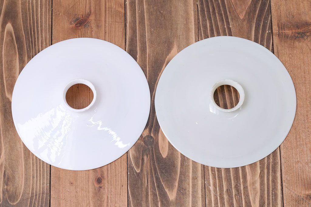 和製アンティーク　昭和レトロな白いガラス平笠照明2個セット(1)