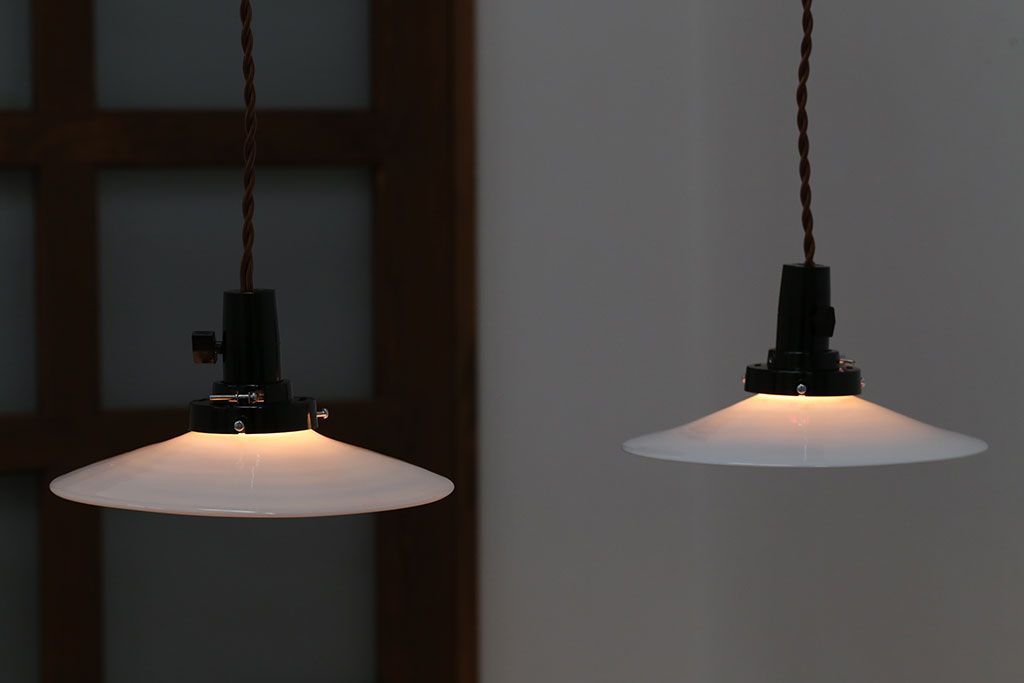 和製アンティーク　昭和レトロな白いガラス平笠照明2個セット(2)