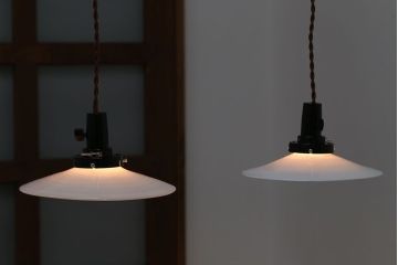 和製アンティーク　昭和レトロな白いガラス平笠照明2個セット(2)